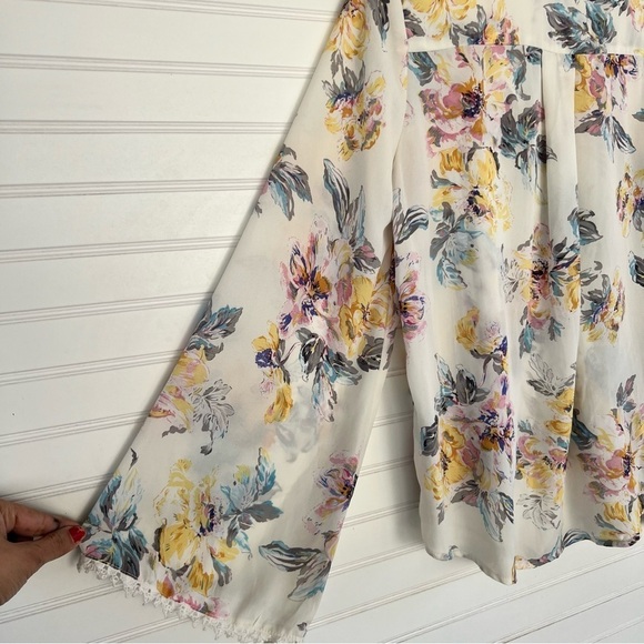 Umgee Floral Lace Up Blouse - Cream Size Medium - Picture 10 of 14